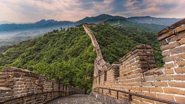 Great Wall of China tour with mountains in the background