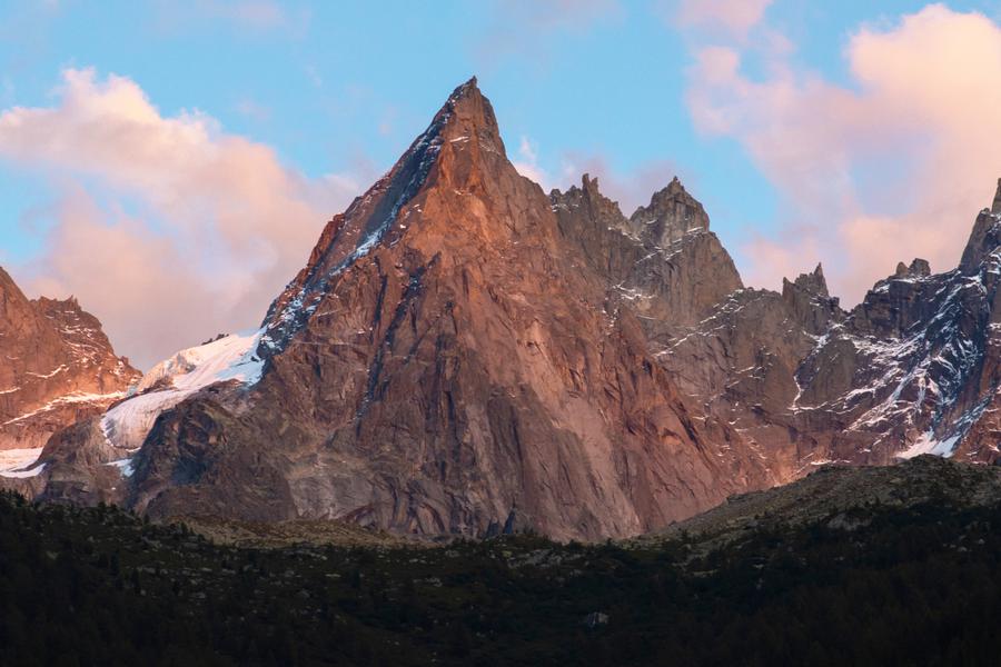 We’ll walk you through daily highlights, sights and handy hike info for our Trekking Mont Blanc tour