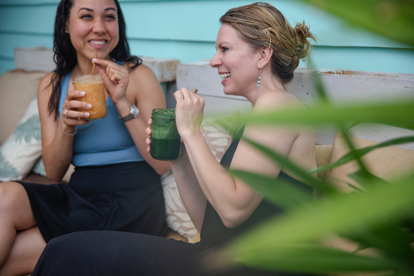 two travellers enjoy a fresh made smoothie and a chat