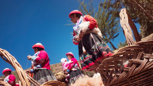 traditional ladies in peru